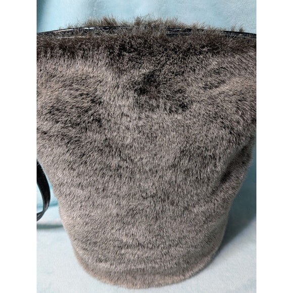 Apostrophe Mini Faux Fur Shoulder Bag Y2K 90s Grey Fuzzy Novelty Bucket Purse - Picture 5 of 8